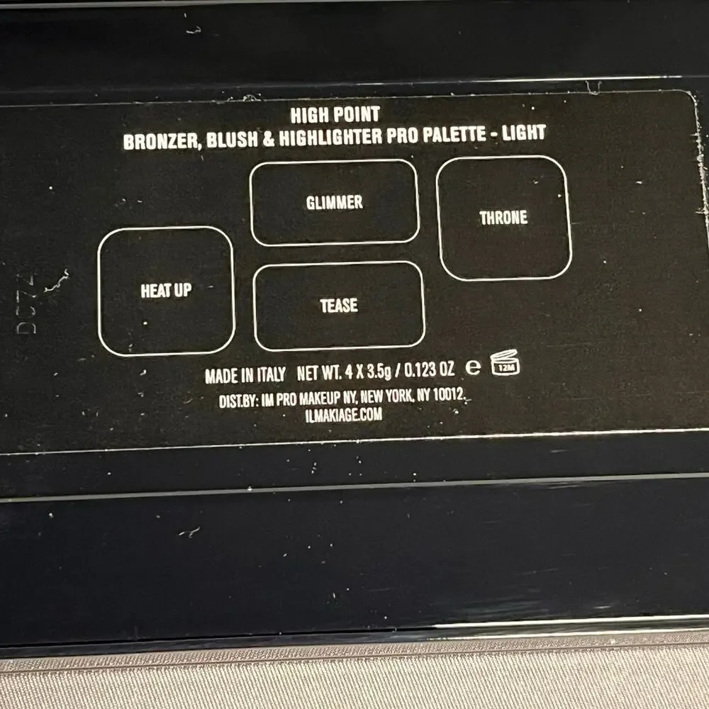 IL Makiage High Point Bronzer‎ Blush Highlighter Light Palette